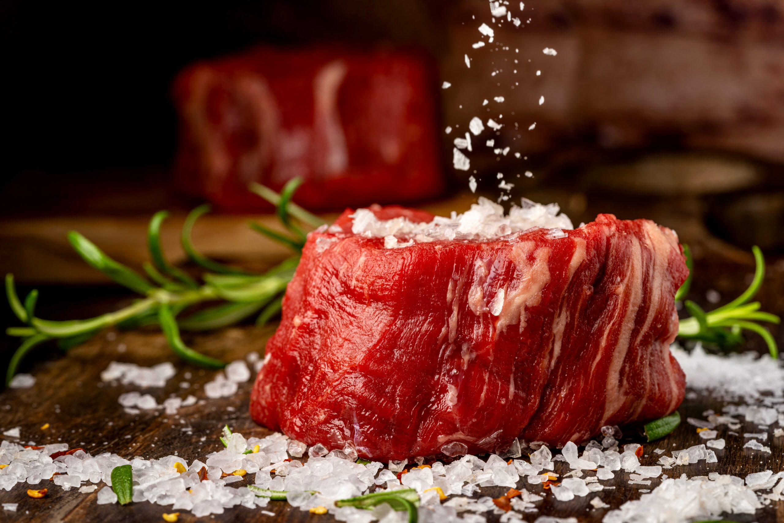 Hochwertiges Fleisch für zu Hause gefragt: Qualitätssteaks boomen. © Unsplash / Skyler Ewing