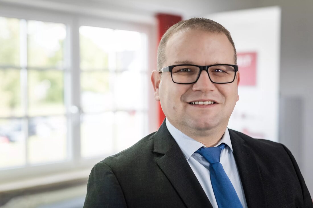 „Ich würde mir mehr Rechtssicherheit im Bereich der Lebensmittelkennzeichnung wünschen“ – mit dieser Bitte schloss Bundesinnungsmeister Raimund Plautz seinen Kommentar in der vorigen Ausgabe von Fleisch & Co. Doch wie sieht es wirklich mit der LMIV aus? Wir haben den erfahrenen Experten Dipl.-HLFL- Ing. Robert Mühlecker um seine Einschätzung gebeten.