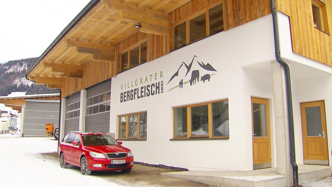 Die im vorigen Jahr gegründete Villgrater Bergfleisch GmbH, bestehend aus zehn Bauern und zwei Privatpersonen, hat sich im schönen Villgratental einen eigenen, kleinen und feinen Schlachthof gebaut.