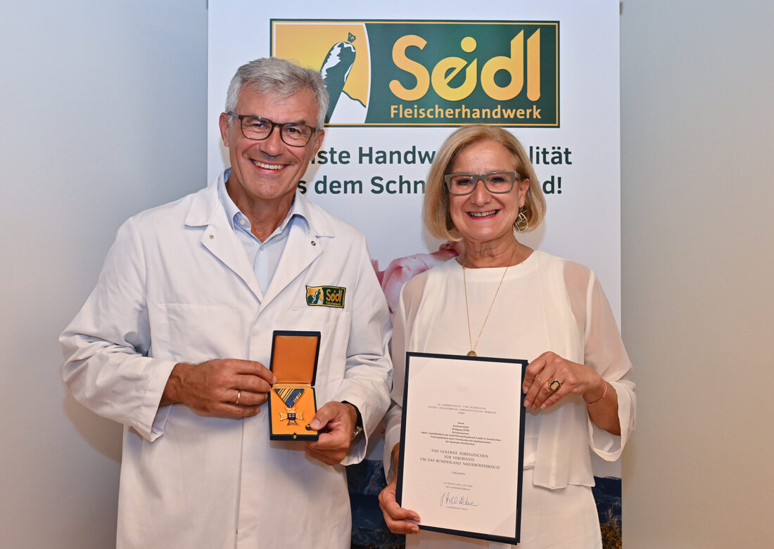 LH Mikl-Leitner verlieh Fleischermeister Wolfgang Seidl das „Goldene Ehrenzeichen für Verdienste um das Bundesland NÖ“. Fleischer Wolfgang Seidl hat den Familienbetrieb mit Mut, Einsatz und harter Arbeit zu einem Leitbetrieb gemacht, der für Tradition und höchste Qualität steht.