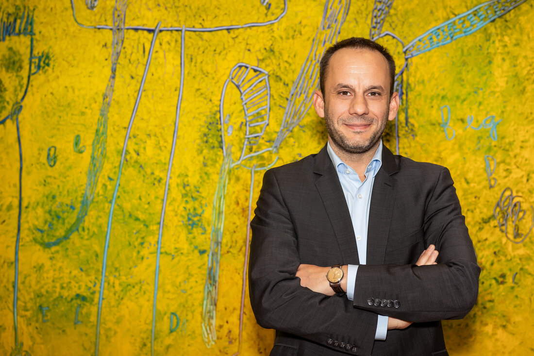 Die VeggieMeat GmbH aus St. Georgen am Ybbsfelde ist bekannt für ihre Marke „vegini“ und gilt als Pionier in der Herstellung von Fleischalternativen aus Pflanzenproteinen. Die Verpackung besteht zu 90 Prozent aus recyceltem Material und nun wird auch noch eine Vielzahl an papierbasierten Geschäftsdokumenten aus dem Büro des Unternehmens verbannt. So werden etwa Bestellungen, Lieferscheine und Rechnungen ab sofort nur noch vollautomatisiert über den Elektronischen Datenaustausch (EDI) abgewickelt. Möglich macht das eine von EDITEL direkt ins BMD-Warenwirtschaftssystem integrierte Lösung, die für eine reibungslose Kommunikation mit dem Handel sorgt. „Nachhaltigkeit und der bewusste Umgang mit Ressourcen stehen bei uns an oberster &hellip;