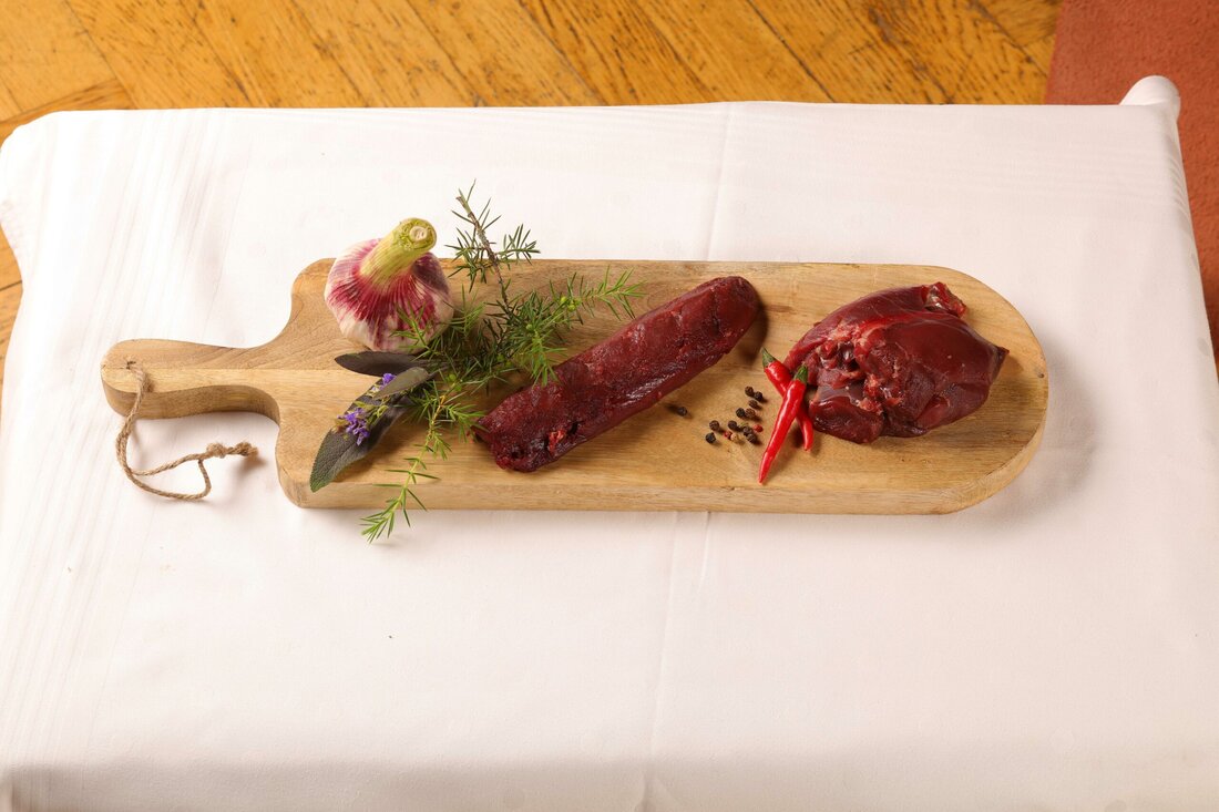 Heimisches Wildbret ist ein unverfälschtes Lebensmittel direkt aus der Natur. Die Jagd liefert dieses regionale Produkt, indem sie natürliche Ressourcen nachhaltig nutzt – sozusagen der regionalste Nahversorger.