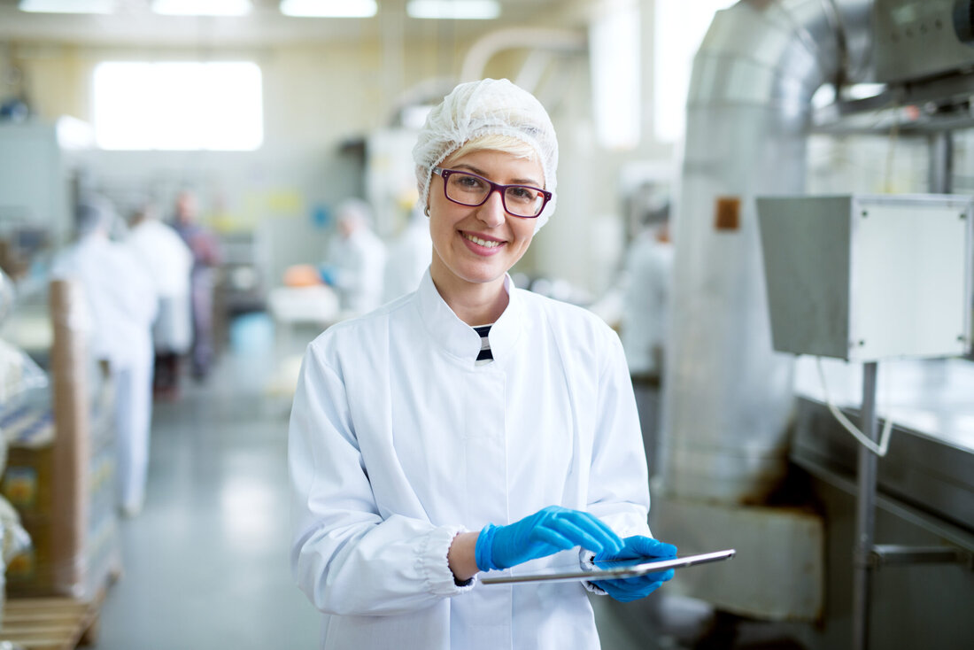 Die PHT Group setzt mit ihrer neuen Hygienetechnikserie „InnovationX“ neue Maßstäbe in der Branche. Diese Serie vereint höchste Hygienestandards mit Benutzer und Servicefreundlichkeit.
Erfahren Sie, wie durchdachte Details und innovative Konzepte die Effizienz und Sicherheit in Betrieben steigern können.