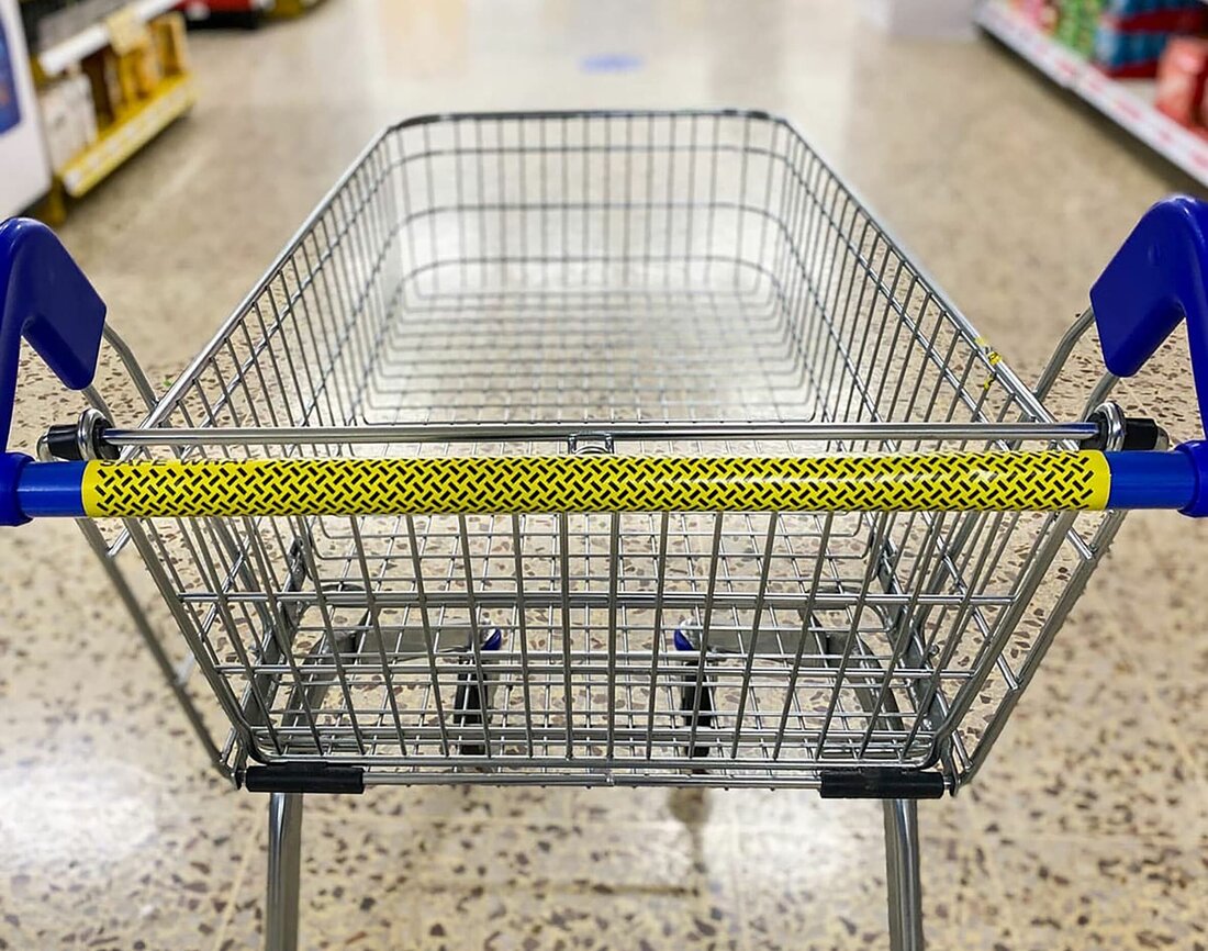 Mit antimikrobiell wirkendem Oberflächenschutz trägt SafePad dazu bei, die Ausbreitung der Coronaviren einzudämmen und stark frequentierte Berührungspunkte sicherer zu machen. Die auf Silberionentechnologie beruhenden SafePads bewirken einen 99,9-prozentigen Schutz gegen Bakterien und Viren. In zahlreichen Ländern sind sie bereits erfolgreich in Verwendung. Die SafePad-Produkte sind in der Biozidprodukte-Verordnung ECHA gelistet, ISO 22196-zertifiziert und gemäß BS ISO 21702-2019 auf die Wirkung gegen Coronaviren getestet. Die Produkte werden in Großbritannien gefertigt und von der FAE AG, mit Sitz in Liechtenstein, nun für den deutschsprachigen Raum vertrieben. „Die Idee ist einfach und gleichzeitig hocheffizient: Die selbstklebenden SafePads, die es unter anderem für Türgriffe, …