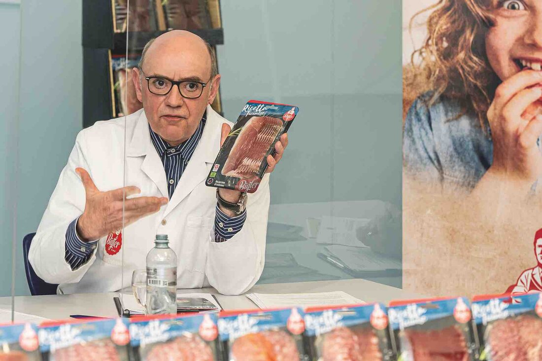 In die Handelsregale kommt Bewegung: Die Ankündigung der neuen EU-Kunststoffstrategie, die bis zum Jahr 2030 nur noch recyclingfähige Verpackungen erlaubt, lässt Hersteller nach Lösungen suchen. Um Produkt- schutz und Hygiene zu gewährleisten, sind Kunststoffe, oft ausgestattet mit notwendigen Barriereeigenschaften, u. a. zur Verpackung vieler Lebensmittel unerlässlich. Produzenten arbeiten an Lösungen, um mehr Ressourcenschonung zu erreichen, ohne an Produktschutz einzubüßen. In einem Projekt über europäische Ländergrenzen hinweg ist nun ein Durchbruch gelungen: Die Schweizer Bigler AG Fleischwaren und die deutschen Unternehmen, der Maschinenbauer Sealpac GmbH, die belgische Firma Van Genechten Packaging mit deutschem Standort und der Folienhersteller Buergofol GmbH, haben FlatMap …