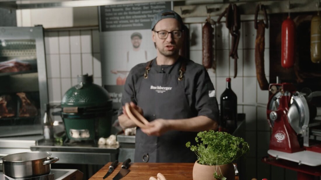 Fleischermeister Robert Buchberger erklärt alles über zwei absolute Klassiker der österreichischen Wurstküche: Frankfurter & Debriziner