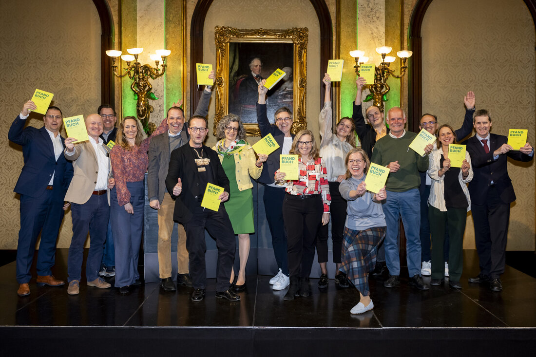 Was hinter dem Einwegpfand wirklich steckt – ein Rückblick auf Österreichs größte Verpackungsreform. Seit 1. Jänner 2025 gilt in Österreich das Einwegpfand. Ein neues Buch erzählt nun, wie es dazu kam – und warum der Weg dorthin alles andere als einfach war.