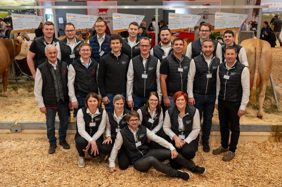 Die EuroTier 2024 in Hannover hat mit ihrem Leitthema „We innovate animal farming“ eindrucksvoll gezeigt, wie die Nutztierhaltung der Zukunft aussieht. Über 2.200 Aussteller aus 51 Ländern und mehr als 120.000 Fachbesucher aus aller Welt machten die Messe vom 12. bis 15. November zu einem Meilenstein für Innovation, Tierwohl und Nachhaltigkeit. Besonders Österreich zeigte auf der internationalen Bühne der Tierzucht seine Stärken. Österreich im Fokus: Spitzen-Genetik und nachhaltige Zucht Österreich nutzte die EuroTier, um die Vielfalt seiner Tierzucht zu präsentieren. Der Gemeinschaftsstand in Halle 11 und die Auftritte am TopTierTreff boten eine perfekte Bühne für heimische Rassen wie Fleckvieh, Brown …