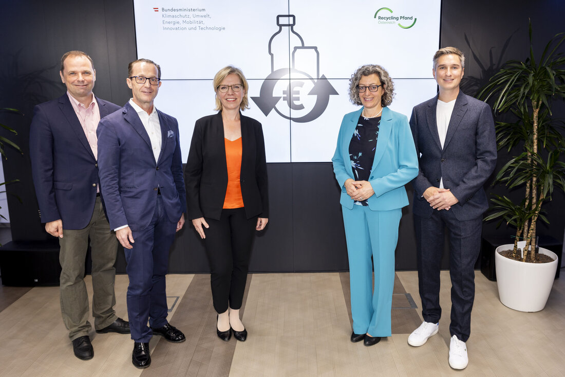Die Einführung eines Pfands auf Einweggetränkeflaschen und -dosen ist bereits beschlossene Sache –  ab 1. Jänner 2025 gilt in Österreich ein Einwegpfand. Denn achtlos weggeworfene Dosen verschmutzen unsere Umwelt und gefährden unsere schöne Natur. Nun wird auch die dazugehörige Pfandverordnung, die alle Details für den Start im Jänner 2025 regelt, erlassen. Damit liegen alle notwendigen gesetzlichen Grundlagen für die Umsetzung des Einwegpfands ab 1. Jänner 2025 vor. Die Eckpunkte der Verordnung wurden unter Federführung des Klimaschutzministeriums im Rahmen einer Arbeitsgruppe gemeinsam mit Getränkeherstellern, dem Lebensmittelhandel und den Sozialpartnern Arbeiterkammer und Wirtschaftskammer erarbeitet. Das berücksichtigt die Anforderungen der Praktiker und gibt &hellip;