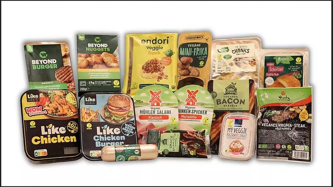 Verbraucherorganisation Foodwatch testete Fleischersatzprodukte. Foodwatch ist ein ursprünglich deutscher, gemeinnütziger Verein, der sich mit den Rechten von Verbraucher:innen und der Qualität von Lebensmitteln beschäftigt. Mittlerweile gibt es Dependancen der engagierten Gruppierung auch in den Niederlanden, Frankreich und in Österreich. Der Verein versteht sich unabhängig von Regierungen und der Lebensmittelindustrie. Erst die Spender:innen machen diese wichtige Arbeit möglich.