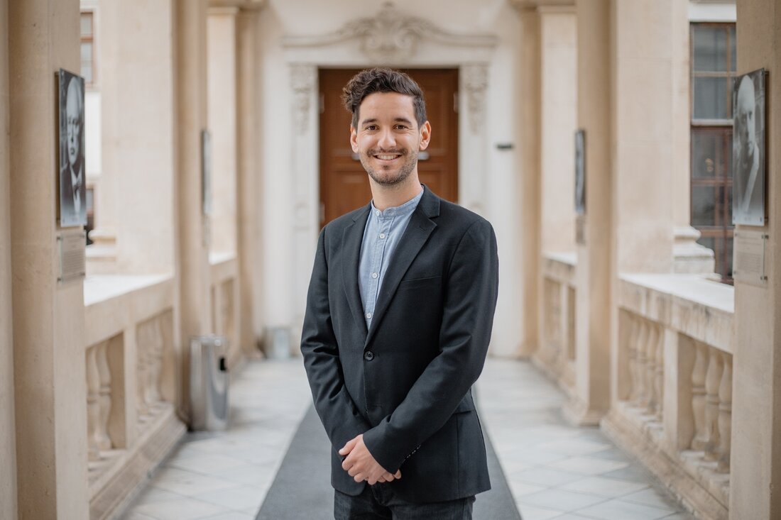 Landesrätin Schmiedtbauer lieferte keine konkreten Informationen zu Tierschutzkontrollen in steirischen Betrieben. Tierschutzsprecher Schwarzl: „Die ÖVP ist visions- und willenlos, wenn es um Verbesserungen in der Tierhaltung geht.“ Tierschutzsprecher Georg Schwarzl hat Landesrätin Schmiedtbauer in der heutigen Landtagssitzung mit einer Anfrage zum Thema Tierleid konfrontiert. Konkret ging es um deren Antwort auf eine Anfrage der Grünen vom März, nachdem erneut Missstände in einem steirischen Schweinemastbetrieb aufgedeckt worden waren. „Was unternimmt die Landesregierung gegen Tierleid?“ wollte der Tierschutzsprecher wissen. Die Antwort fiel jedoch wenig zufriedenstellend aus, da die Landesrätin etwa unter dem Vorwand des Datenschutzes keine konkreten Fakten zu Tierschutzkontrollen lieferte. „Die […]