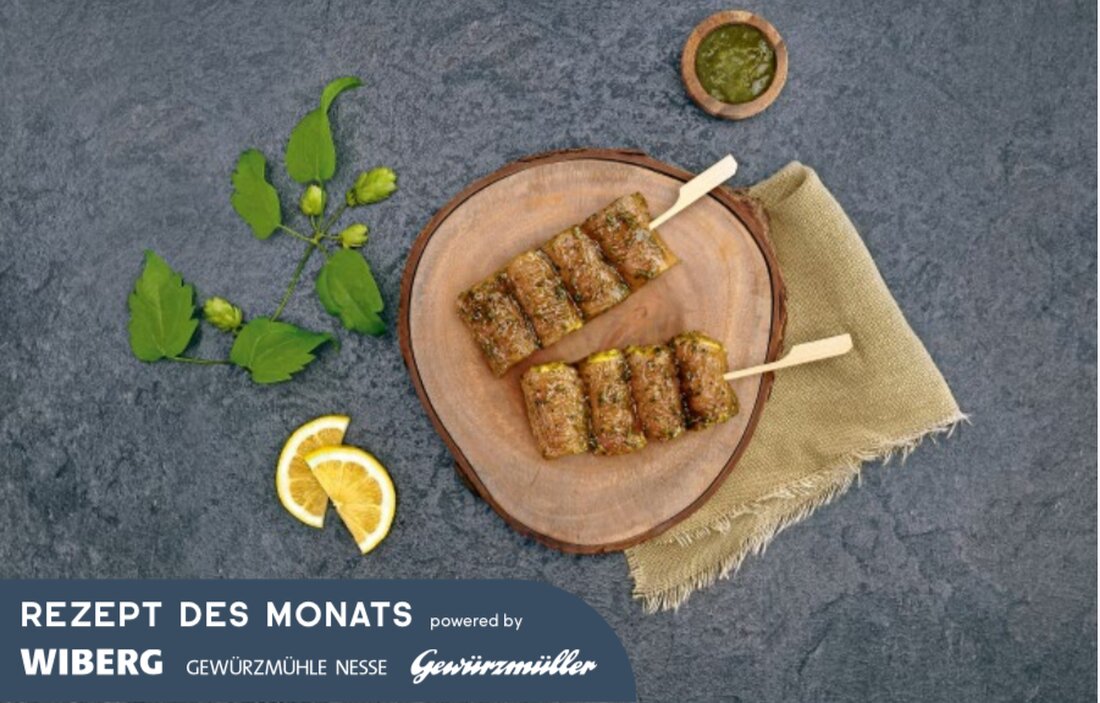 Rezept des Monats: Grillspiess Lemon Hops. Gewürzmüller bringt zitrusfrischen Wind in die Grillsaison!
Die zwei neuen Marinaden Lemon Hops BBQ und Summer BBQ erweitern die Pure Oil Range und bieten Grillgenuss ohne zugesetztes Palmöl und gehärtete Fette. Unverfälschter Geschmack und eine appetitliche Optik des Grillguts sind gewiss.