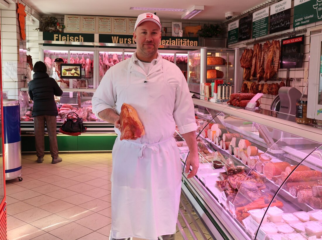 Fleischerei und Gastronomie sind Partner. Der eine kann nicht ohne den anderen. Wie bei jeder gelungenen Beziehung sind auch hier Organisation und Vertrauen die Grundpfeiler. Marko Locatin hat sich für uns zehn Betriebe und deren Fleischereien genauer angesehen. Teil vier: Die Fleischerei Hödl und der Heurige Edlmoser in Wien-Atzgersdorf.