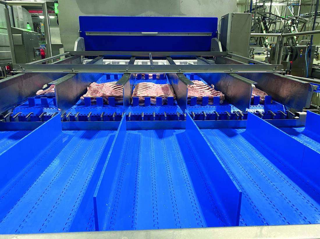 Delikatesse Schweinebauch nach exakten Maßen – das bietet Steirerfleisch. Der österreichische
Fleischanbieter setzt für seine Produkte Hoegger Formpressen von Provisur
ein und erzielt damit genormte Abmessungen. Die exakten Parameter erleichtern den
Abnehmern die Weiterverarbeitung. Steirerfleisch profitiert von einer effizienteren Produktion
und gesteigerter Qualität der Produkte. Diese stößt nicht nur bei internationalen
Kunden auf Begeisterung, sondern hat sich auch hierzulande schon herumgesprochen.