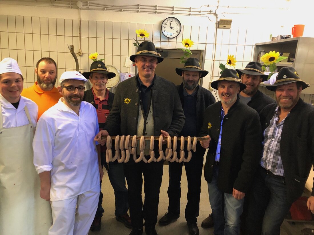 Am ersten Sonntag im Februar fand das Telfer Schleicherlaufen statt. Die beiden Telfer Metzgermeister Michael Rauth und Markus Lechner sind begeisterte Fasnachtler und waren beim Schleicherlaufen mit von der Partie.