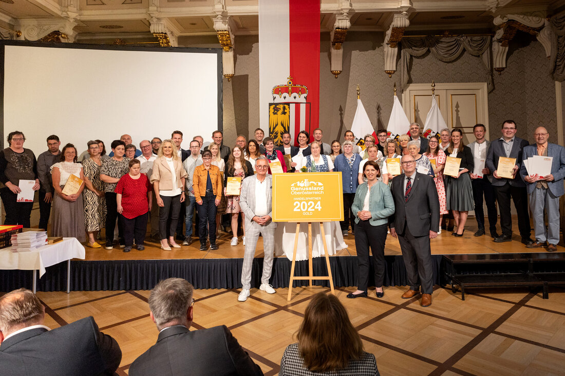 Entdecken Sie, wie "Genussland OÖ" herausragende regionale Handelspartner mit goldenen Auszeichnungen ehrt. Lesen Sie mehr über die Bedeutung von Regionalität für die Land- und Lebensmittelwirtschaft in Oberösterreich.