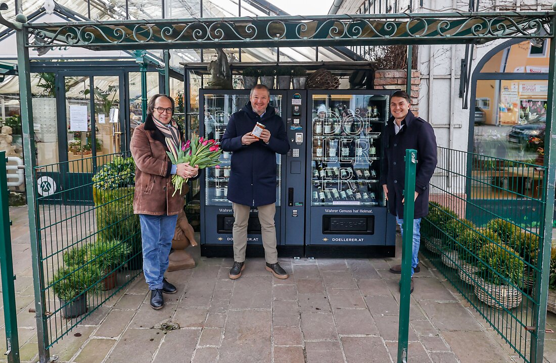 Vier Hauben und 5-facher koch des Jahres – Andreas Döllerer führt eines der höchst ausgezeichneten Restaurants Österreichs und zudem auch ein klassisches Wirtshaus mitten in Golling, zirka 20 Minuten von der Stadt Salzburg entfernt. Nachdem die Nachfrage nach hochwertiger, authentischer Küche für zu Hause in den letzten Jahren immer stärker wurde, hat Andreas Döllerer bereits vor einiger Zeit damit begonnen, seine Wirtshausklassiker in Gläser abzufüllen und in Döllerers-Feine-Kost sowie über den Webshop shop.doellerer.at zu verkaufen. So gibt es nun feinstes Ragout vom Rauriser Reh, Weidehendl in Paprikarahm, gefüllte Rindsroulade, Rieslingbeuschel, Gulasch und vieles mehr im Döllerer-Glas. Neben den g&#8217;schmackigen Wirtshausklassikern &hellip;