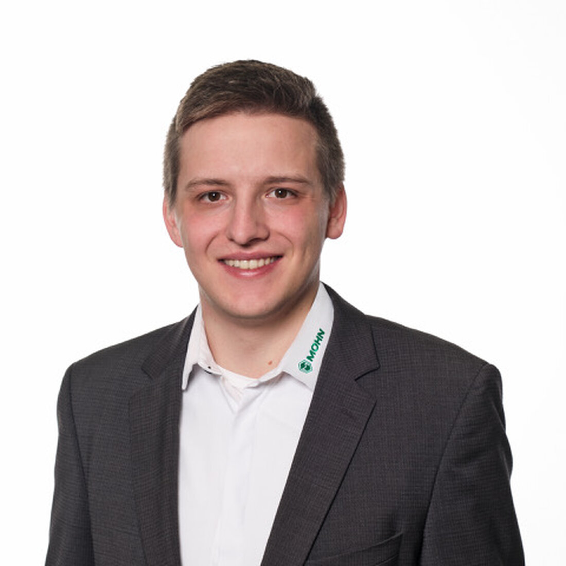 Die Firma MOHN freut sich, Herrn Manuel Kattner als neuen Berater für den südlichen Bereich der Bundesrepublik vorstellen zu können. Die Firma MOHN ist einer der führenden Anbieter von innovativen Lösungen im Bereich Hygiene- und Reinigungstechnik für die lebensmittelverarbeitende Industrie und das Handwerk.