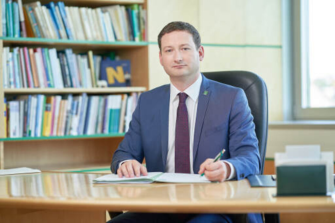 Erfahren Sie, warum der Vorschlag von Bundesminister Rauch zum Vollspaltenbodenverbot als "verfassungsrechtlich problematisch" gilt. Der NÖ Bauernbunddirektor äußert klare Bedenken.