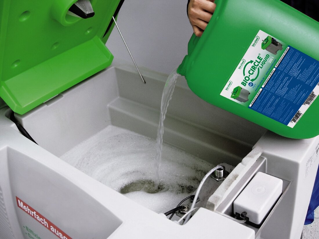 Ob in Werkstätten oder Produktionsanlagen, für die umweltschonende Reinigung von Werkzeugen und Metallteilen sind biologische Teilereiniger die beste Alternative zu Kaltreinigern, die nicht nur streng riechen, sondern auch Gefahrstoffe enthalten und gesundheits- und umweltschädlich sind.