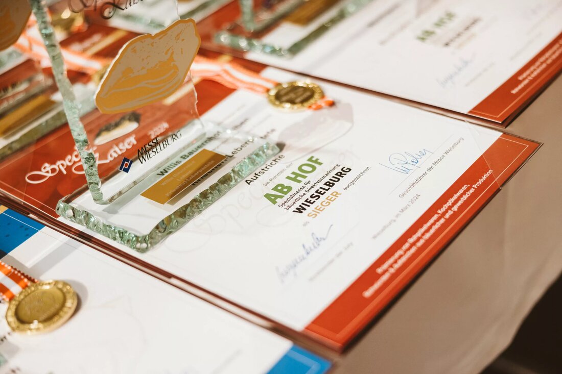 Prämierungen im Zuge der AB HOF 2024. Einfach ausgezeichnet! 120 Siegerprodukte aus 8 Wettbewerben