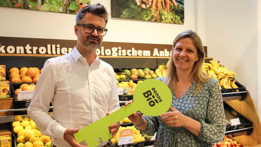 "Mareike Nossol übergibt Führung von dennree Naturkost Österreich an Oliver Dobbs. Erfahren Sie alles über den Geschäftsführerwechsel und Mareikes neue Rolle in Deutschland."