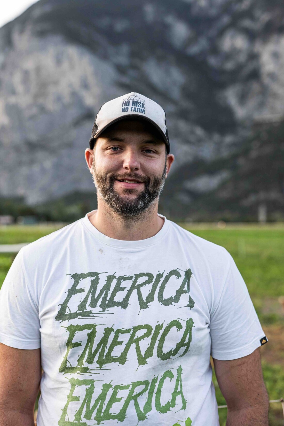 Ein offener Brief an Florian Klenk Lieber Florian Klenk! Sie gelten als Meister Ihres Fachs und sind aktuell an digitaler Präsenz und Reichweite kaum zu überbieten. Eine Fülle an digitaler Macht, die sie auch verstehen zu nutzen. Ihre Themen sind unglaublich vielseitig – von politischen Fehltritten und Fehlleitungen, über die bemerkenswerte Rettungsaktion vom Bergerhof oder auch bei #covid19 gehören Ihnen die Ohren, Augen und oft auch das Gehirn vieler Bürger*innen. Sehr spannend war zu sehen, wie sie die Geschichte vom VGT weitergesponnen und eine Eskalation verursacht haben. Innerhalb weniger Stunden ist mit dem Posting „Eine Mülltonne voller Leid“ eine Welle &hellip;