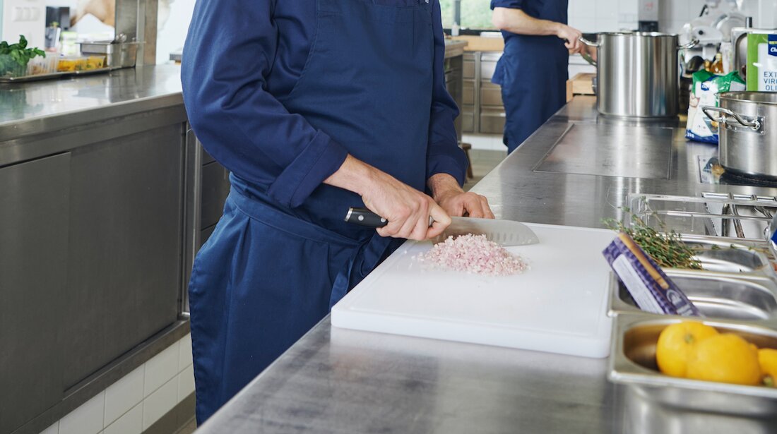 Metro bietet eine große Auswahl an Profi-Messer für den Arbeitsalltag.