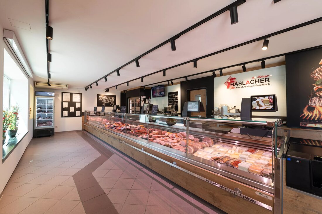 Ladenbau Hanke feiert 2024 sein 70-jähriges Bestehen. Mit ihrem Konzept der Hybrid-Metzgerei zeigt die Manufaktur aus dem deutschen Barbingen, wie sich handwerkliche Tradition mit zeitgemäßen Anforderungen kombinieren lässt.