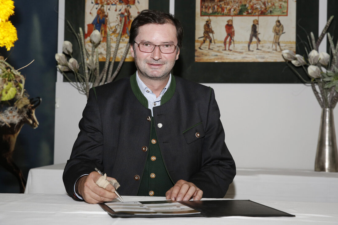 Norbert Walter wurde als neuer Präsident der Wiener Landwirtschaftskammer vereidigt. Franz Windisch, der die Position 15 Jahre lang innehatte, ist zurückgetreten.