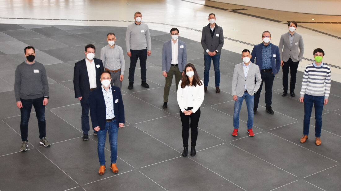  Allein in der EU werden pro Jahr 88 Millionen Tonnen noch essbarer Lebensmittel weggeworfen. Viele Initiativen sind aktiv, um diese Verschwendung zu verhindern, allerdings setzen die meisten dieser Bemühungen erst da an, wo es fast zu spät ist: sie finden Abnehmer, wenn sich das Lebensmittel bereits im Supermarkt und kurz vor dem Verderb befindet. Nun hat sich ein Forschungskonsortium mit Expertise in den Bereichen Supply Chain Management, Informations- und Kommunikationstechnik und Lebensmittelhandel zusammengetan, um gemeinsam ein Prognose-Tool zu konzipieren, welches einen Teil der Lebensmittelverschwendung bereits im Vorhinein abwenden soll. Eine Prognose-Methodik basierend auf Methoden der künstlichen Intelligenz (KI) und der &hellip;