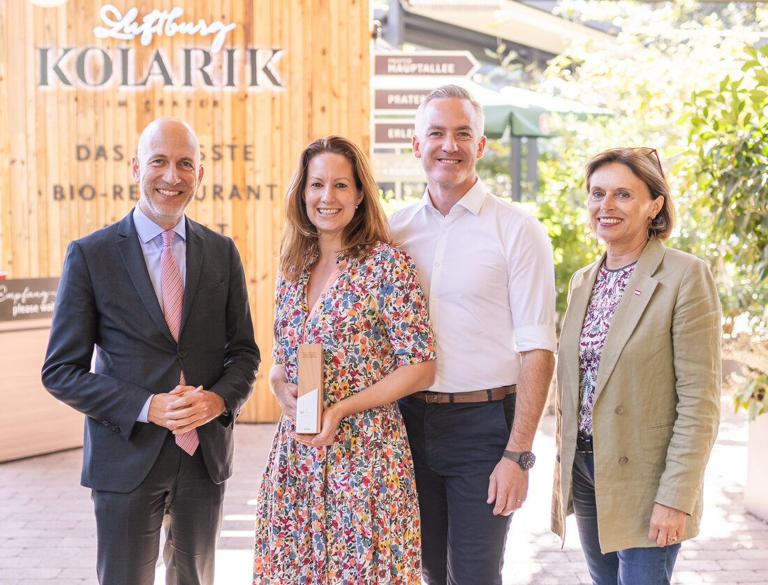 Die Luftburg-Kolarik wurde mit dem renommierten 'EU Organic Award' als 'Best Organic Restaurant' ausgezeichnet. Dies unterstreicht ihr Engagement für Nachhaltigkeit und biologische Gastronomie. Arbeits- und Wirtschaftsminister Martin Kocher und Tourismus-Staatssekretärin Susanne Kraus-Winkler lobten die Luftburg-Kolarik als Vorbild für nachhaltigen Tourismus. Der Betrieb trägt das Österreichische Umweltzeichen und deckt seinen Strombedarf zu 100 Prozent aus erneuerbaren Energien.