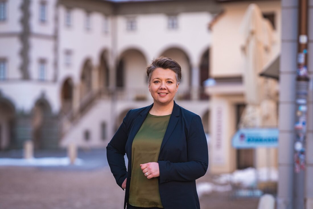 Die Überarbeitung der naBe-Kriterien zur nachhaltigen Lebensmittelbeschaffung sorgt für Kritik. Bio-Quoten und Tierwohl könnten aufgeweicht werden. Ministerien liefern vage Antworten, während regionale Betriebe um Planungssicherheit bangen.