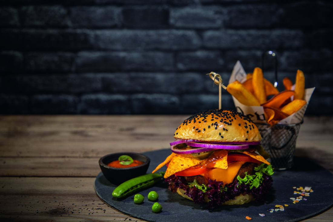 Rezept des Monats: Veganer Burger.
Burger schmecken immer! Selbst pflanzlichen Burgergenuss
können Sie Ihren Kunden heute spielend einfach anbieten.