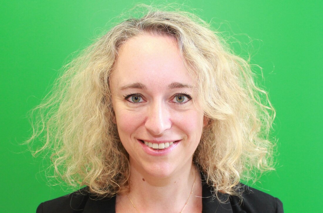 Der langjährige Kommunikationsleiter Josef Siffert tritt in den Ruhestand. „Mit Markus Habermann konnten wir einen Experten gewinnen, der das Beste aus beiden Welten vereint: eine breite Expertise sowohl in neuen digitalen Strategien als auch in inhaltlichen Kampagnen. Seine Persönlichkeit und sein beeindruckendes Fachwissen sind ein absoluter Gewinn für die Landwirtschaftskammern in Österreich“, so LKÖ-Präsident Josef Moosbrugger zur Neubesetzung. Markus Habermann wird neuer Kommunikationsstratege Markus Habermann studierte Politikwissenschaft mit Tschechisch und Soziologie in Wien, Olmütz und New Orleans. Sein Karriereweg startete in Österreichs größter Kommunikationsagentur. Er bringt mehr als zehn Jahre Kommunikationsexpertise aus verschiedenen Funktionen in Bundes- und Landesregierungen mit. Der …