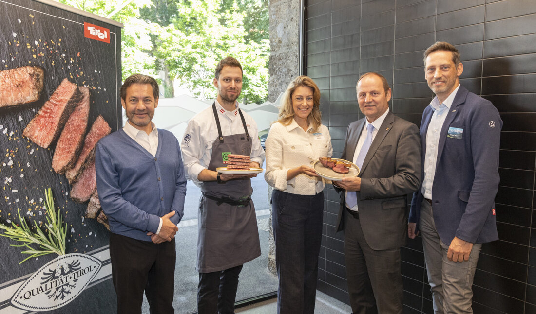 Regionale Spitzenprodukte in der Gastronomie gefördert durch vorbildliche Zusammenarbeit! Tiroler Bauernprodukte GmbH stärkt Landwirtschaft und Vertrieb für nachhaltige Lebensmittelversorgung.In enger Zusammenarbeit mit dem Gastrogroßhändler Neurauter frisch, werden so hochwertige Erzeugnisse der Tiroler Landwirtschaft effizient und flächendeckend in Gastronomie und Großküchen der Region gebracht.