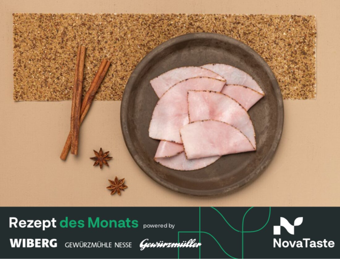 Kochschinken im Weihnachtssortiment: Festliche Würzung, einfache Verarbeitung und hochwertige Deco-Quick-Umhüllungen für attraktive, aromatische Spezialitäten in der Fleischerei.