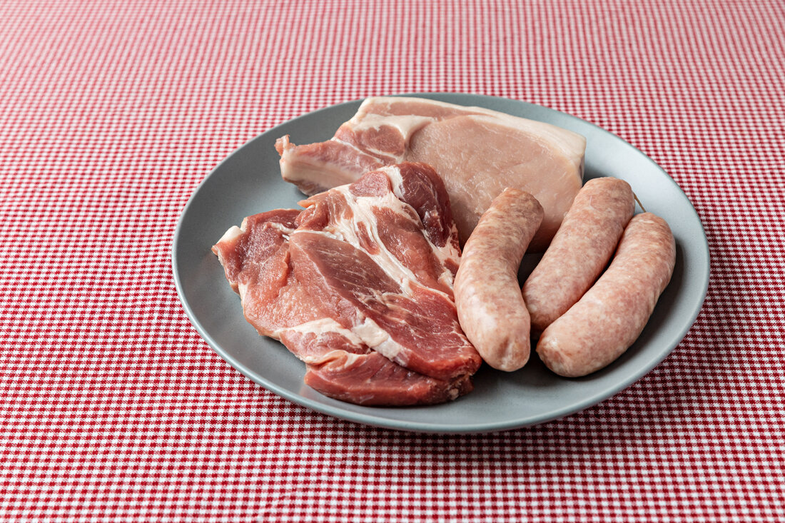 Der Greenpeace-Marktcheck zeigt, dass der Anteil von Schweinefleisch aus besserer Tierhaltung in Österreich um 60 Prozent gestiegen ist.