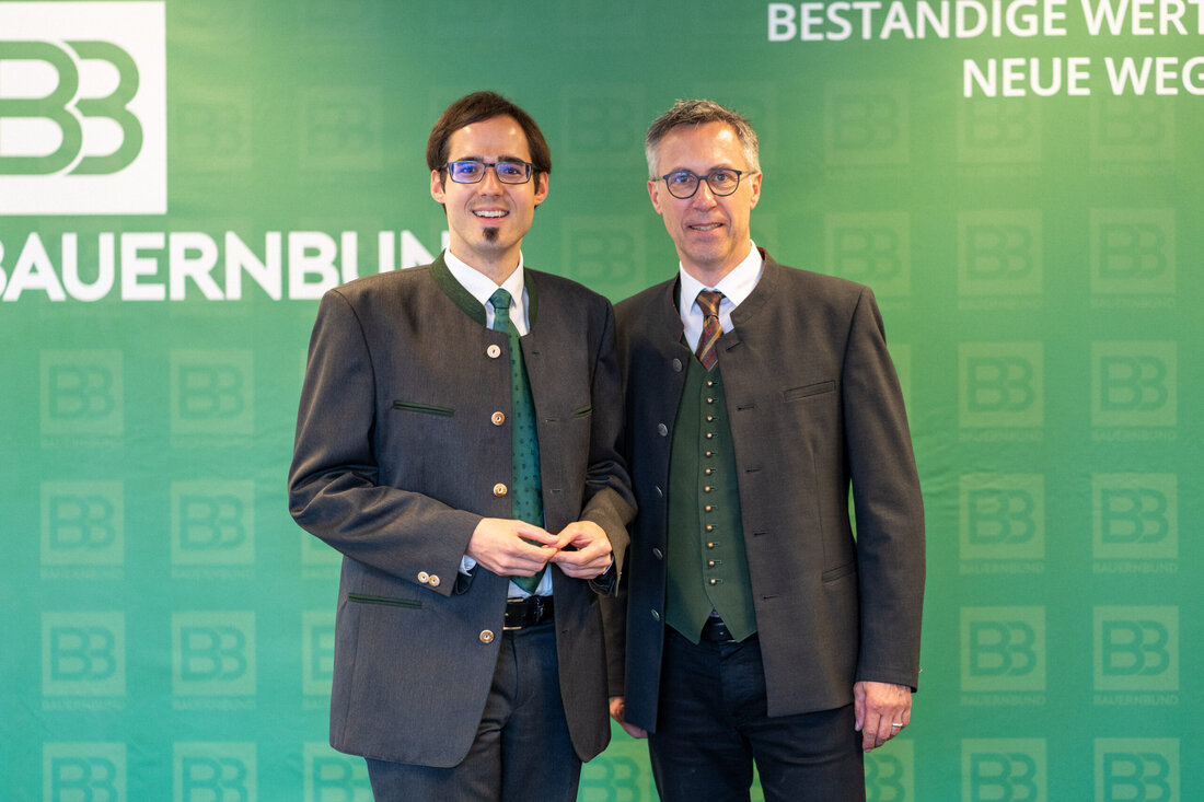 David Süß wurde durch das Bauernbund-Präsidium zum neuen Direktor bestellt. Er folgt auf Norbert Totschnig, der vergangene Woche als neuer Landwirtschaftsminister angelobt wurde. Süß betonte nach seiner offiziellen Bestellung durch das höchste Gremium des Bauernbundes: &#8222;Mit großer Demut und Freude nehme ich diese Funktion an und danke für das Vertrauen sowie die Chance, künftig als Direktor des Bauernbundes die Agrarpolitik in Österreich aktiv mitzugestalten. Den Österreichischen Bauernbund will der 33-jährige Waldviertler weiter stärken. Er sieht den Bauernbund als agrarpolitische Drehscheibe der Anliegen von Jungbäuerinnen und Jungbauern, Bäuerinnen und Bauern aller Betriebssparten und der Menschen in den ländlichen Regionen. &#8222;Der Bauernbund ist der &hellip;