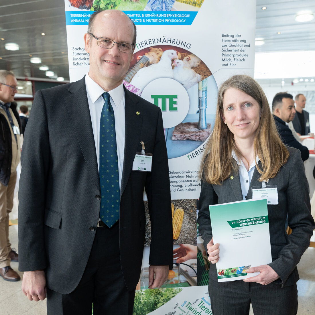 Beim 21. BOKU-Symposium Tierernährung diskutierten Forschende und Expert*innen Fütterungsstrategien von Nutztieren in Zeiten knapper Ressourcen. Egal ob Schwein, Fisch, Rind oder Geflügel, heuer stellten sich alle einer gemeinsamen Herausforderung: Lieferketten erweitern und Alternativen finden. 