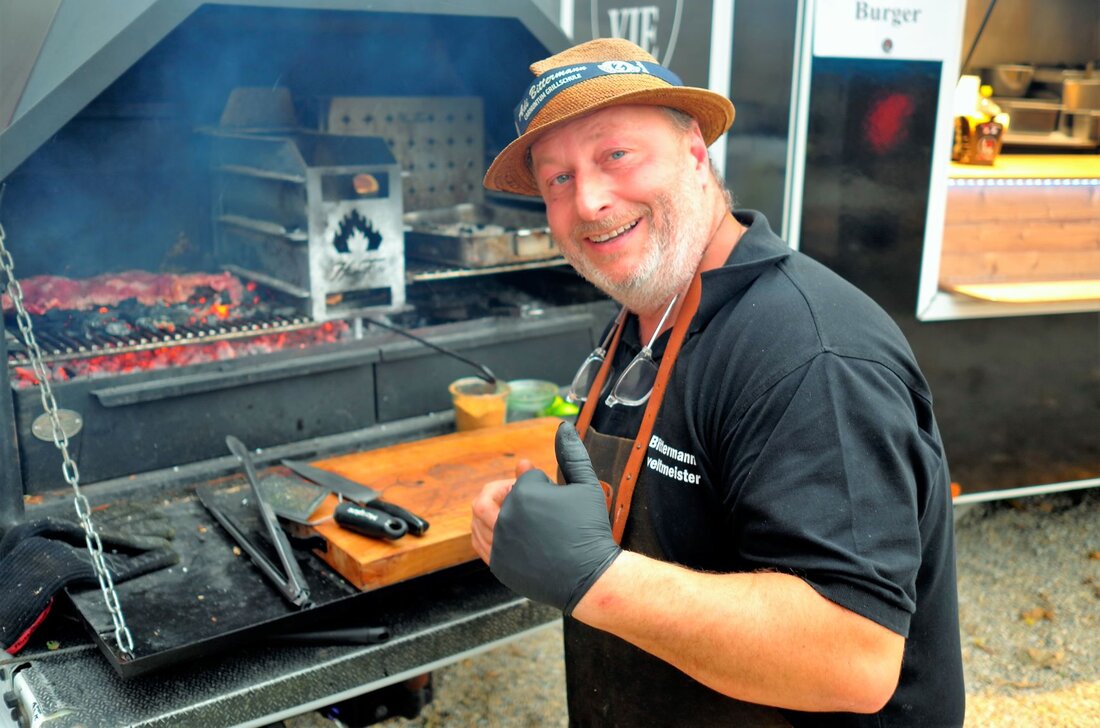 Wien: BBQ-Days und Wurstfest bei herrlichem Sonnenschein. Selbst der Wettergott schien die Idee gut zu finden, Wiens
Wurst-Fest zusammen mit den BBQ Days zu veranstalten.
Wir haben den Rückblick in Bildern auf das rauchige Event
am ungewöhnlich milden Oktober-Wochenende.