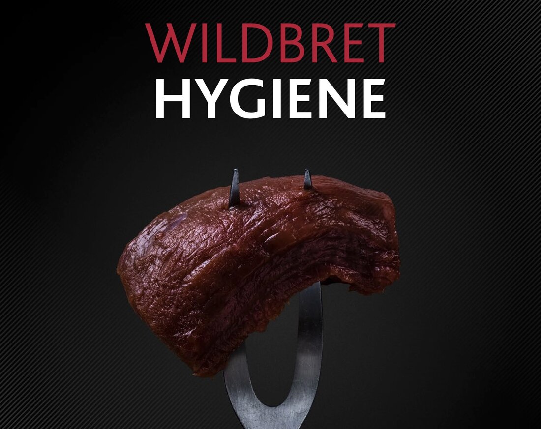 Das deutsche Klimaschutzministerium Rheinland-Pfalz hat eine neue Fachbroschüre zum Thema „Wildbrethygiene – vom Revier bis zum Servieren“ veröffentlicht. Diese umfassende Broschüre richtet sich in erster Linie an Jägerinnen und Jäger und bietet praxisnahe Anleitungen zur Einhaltung von Lebensmittelhygienevorschriften, um Wildfleisch in höchster Qualität und rechtskonform zu verarbeiten. Katrin Eder, Ministerin für Klimaschutz, Umwelt, Energie und Mobilität, betont die Bedeutung von Wildbret als Bestandteil einer gesunden, tierwohlgerechten und CO2-neutralen Ernährung. Sie unterstreicht zudem die Rolle der Jagd als wichtiges Instrument des Wildtiermanagements und für die nachhaltige Waldentwicklung. Die Broschüre gibt detaillierte Informationen zu rechtlichen Grundlagen, untersucht das erlegte Wild auf bedenkliche …