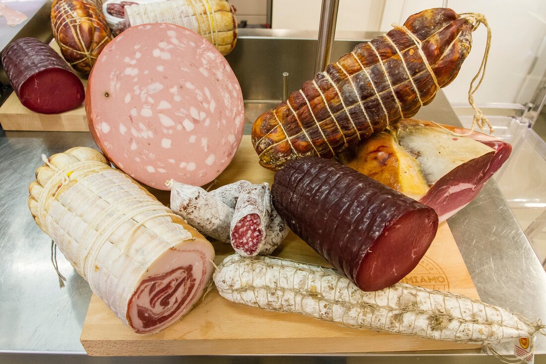 Das "Vienna Ballhaus" in der Berggassse 5 lädt am Freitag, 6. Juni und Samstag, 7. Juni, zum Wurst-Festival "Mortadella Totale" – eine Veranstaltung, die sich vollends der italienischen Wurstspezialität widmet. Hohen Besuch gibt es vom Mortadella-König Giuseppe Alessio aus Italien.Das "Vienna Ballhaus" in der Berggassse 5 lädt am Freitag, 6. Juni und Samstag, 7. Juni, zum Wurst-Festival "Mortadella Totale" – eine Veranstaltung, die sich vollends der italienischen Wurstspezialität widmet. Hohen Besuch gibt es vom Mortadella-König Giuseppe Alessio aus Italien.