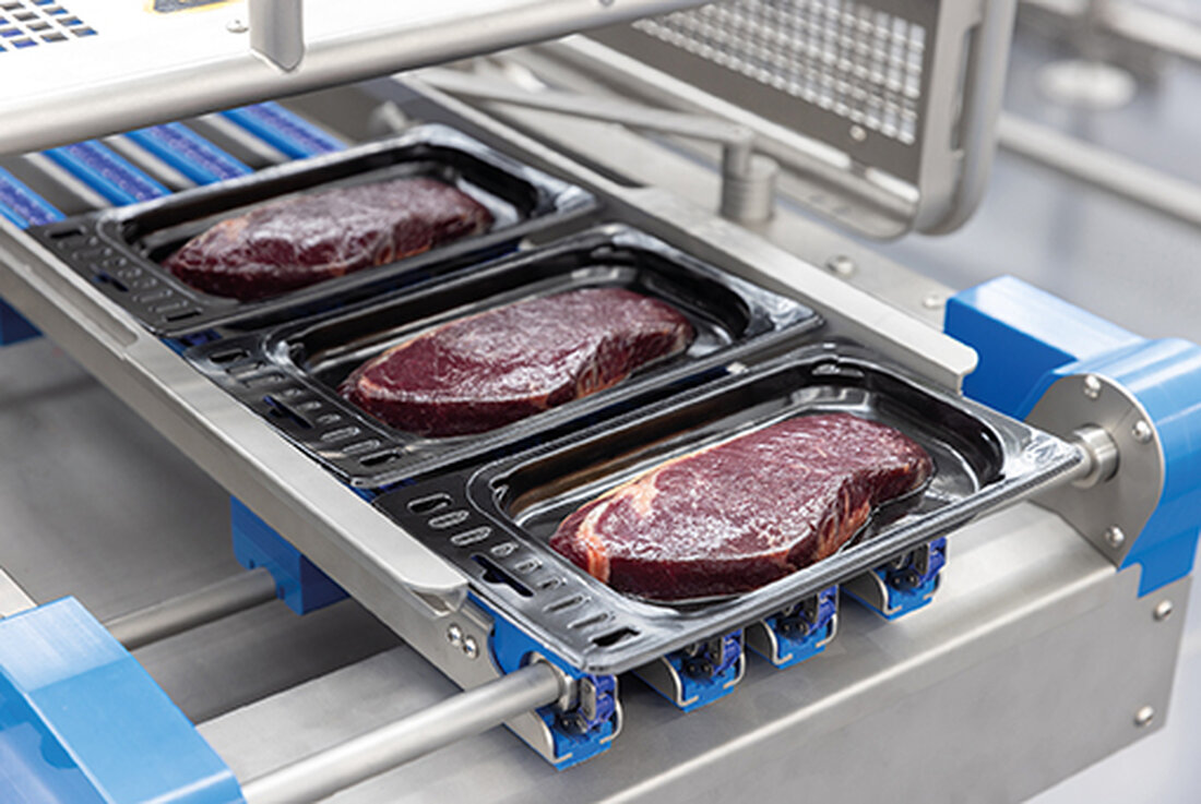 Entdecken Sie adapas innovative SkinFresh Top Expert-Folien für erstklassige Fleisch- und Fischverpackungen.