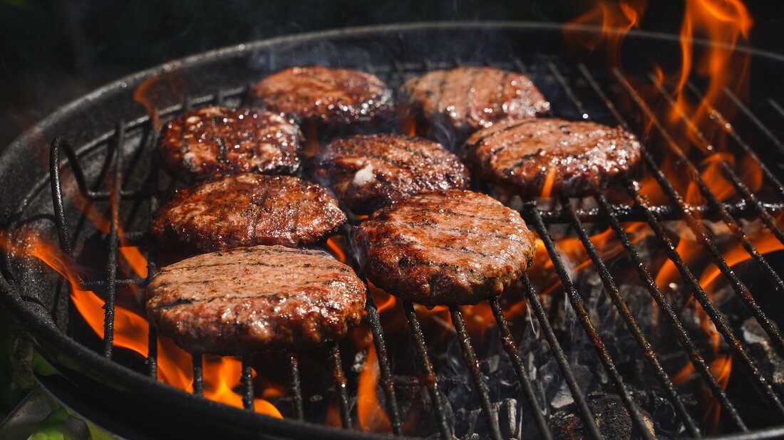 Fleischkonsum steigt weltweit
Unglaubliche 360 Milliarden Kilogramm Fleisch wurden im Jahr 2021 weltweit verzehrt