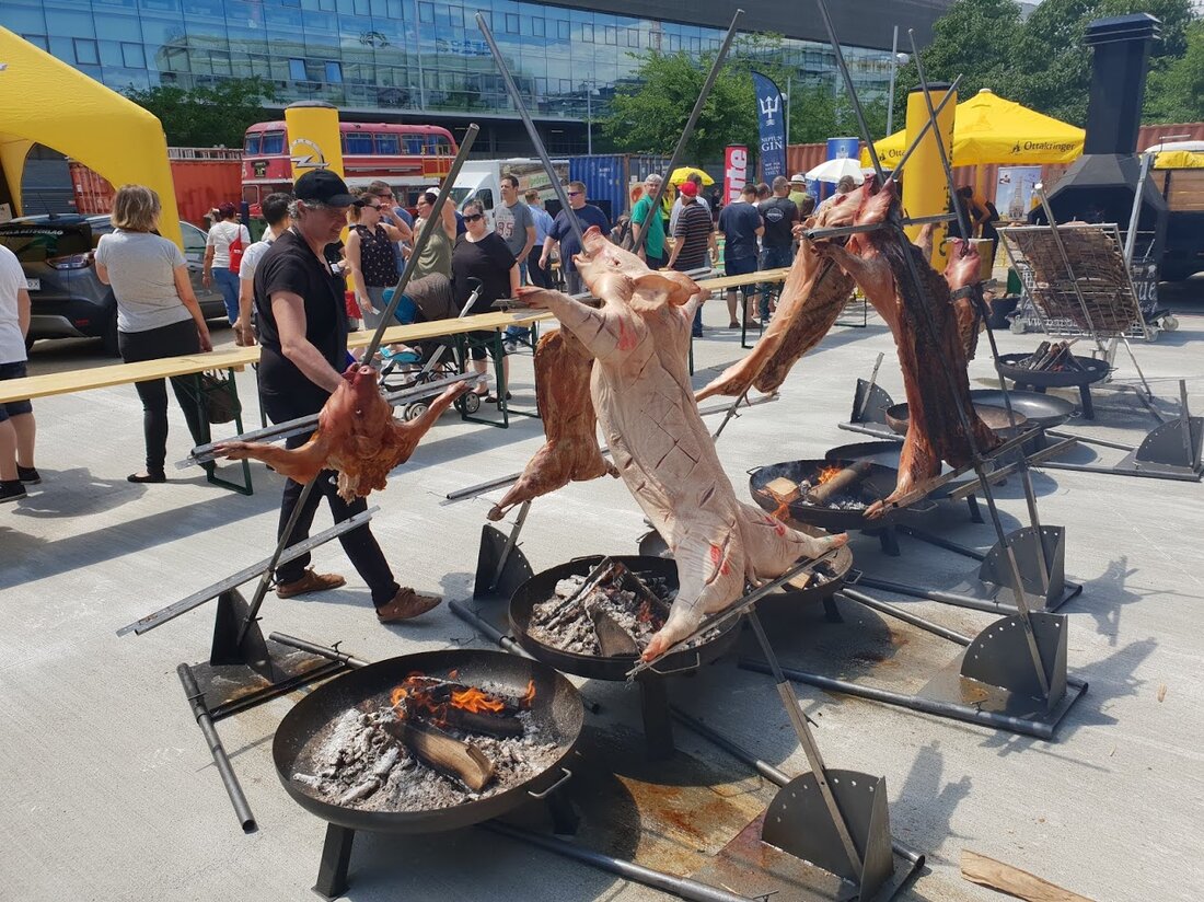 Zwar konnte bei den zweiten Vienna Barbecue Days, die diesmal auch als "Grill und Genussfestival Wien" bezeichnet wurden, die Besucherzahl gegenüber dem Vorjahr auf 20.000 verdoppeln werden. Mastermind Alexander Dobernig, Geschäftsführer der Exotica Veranstaltungen GmbH, beklagt jedoch, dass die "Nachfrage der Besucher nach Fleischspezialitäten nicht im Geringsten gedeckt" werden konnte und macht mangelndes Ausstellerinteresse dafür verantwortlich.