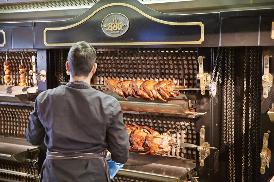 Auf fast allen Kontinenten kommt zur jeweiligen Grillsaison Geflügel auf den Rost, ja sogar in den BBQ-verliebten USA ist Huhn ein fixer Bestandteil von Grillfesten