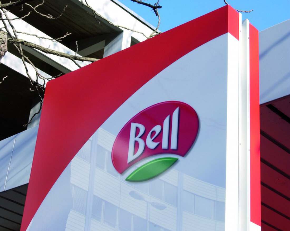 Die EU-Kommission hat grünes Licht für die Übernahme des österreichischen Hühner- und Truthahnproduzenten Huber durch die Schweizer Bell AG erteilt. Bell gehört der Coop-Gruppe, ebenfalls aus der Schweiz. Die Brüsseler Behörde erklärte, es gebe keine Wettbewerbsbedenken.