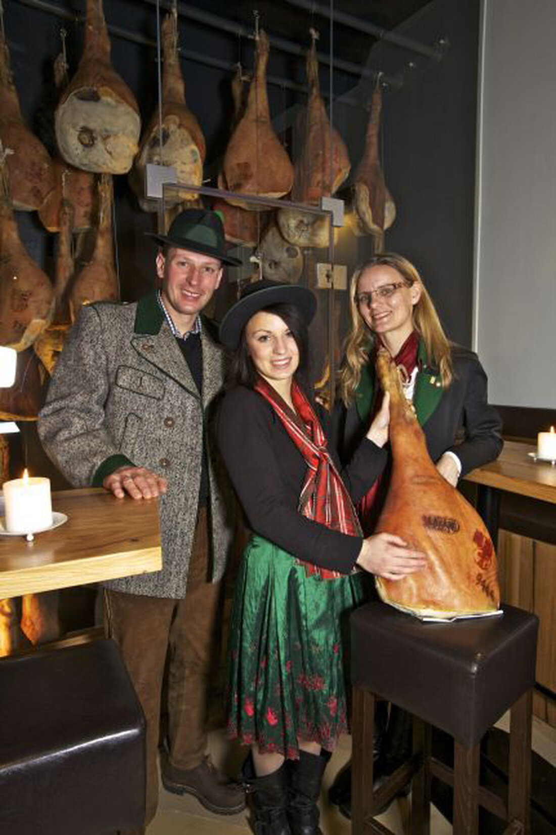 Aufgrund eines erfolgreichen ersten Jahres baute die Vulcano Schinkenmanufaktur ihren Wiener Standort, die Vulcanothek im Palais Ferstel, um und vergrößerte auf den angrenzenden Geschäftsraum