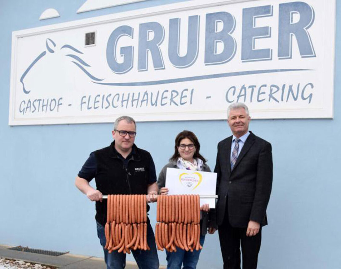 Die Fleischerei Gruber in Gunskirchen spendet von jedem verkauften Paar Gunskirchner Würstel 25 Cent an den Sozialfonds der oberösterreichischen Gemeinde.
